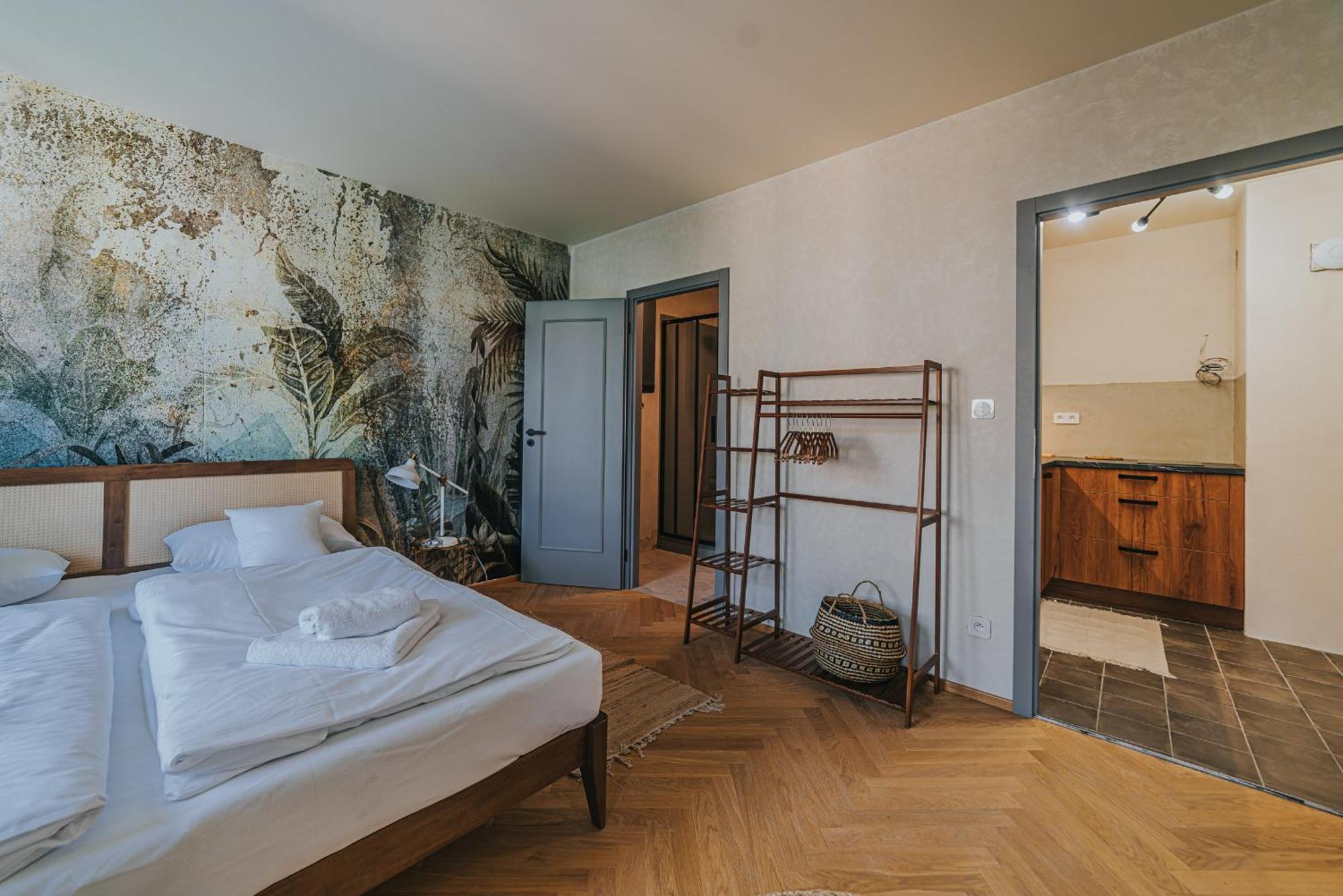 Bohemian Experience Aparthotel Прага Екстериор снимка