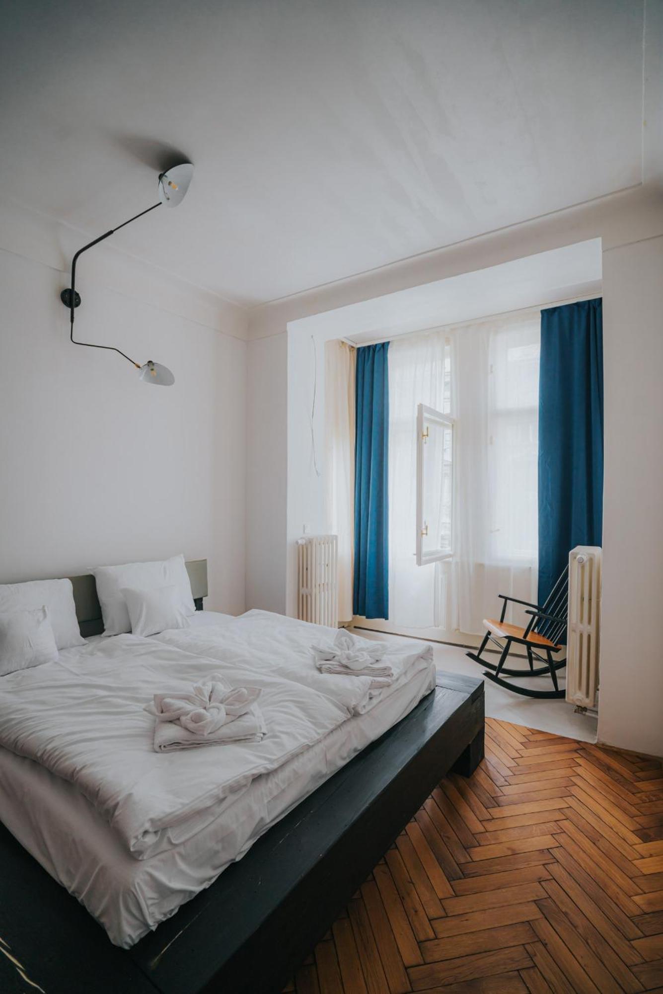 Bohemian Experience Aparthotel Прага Екстериор снимка
