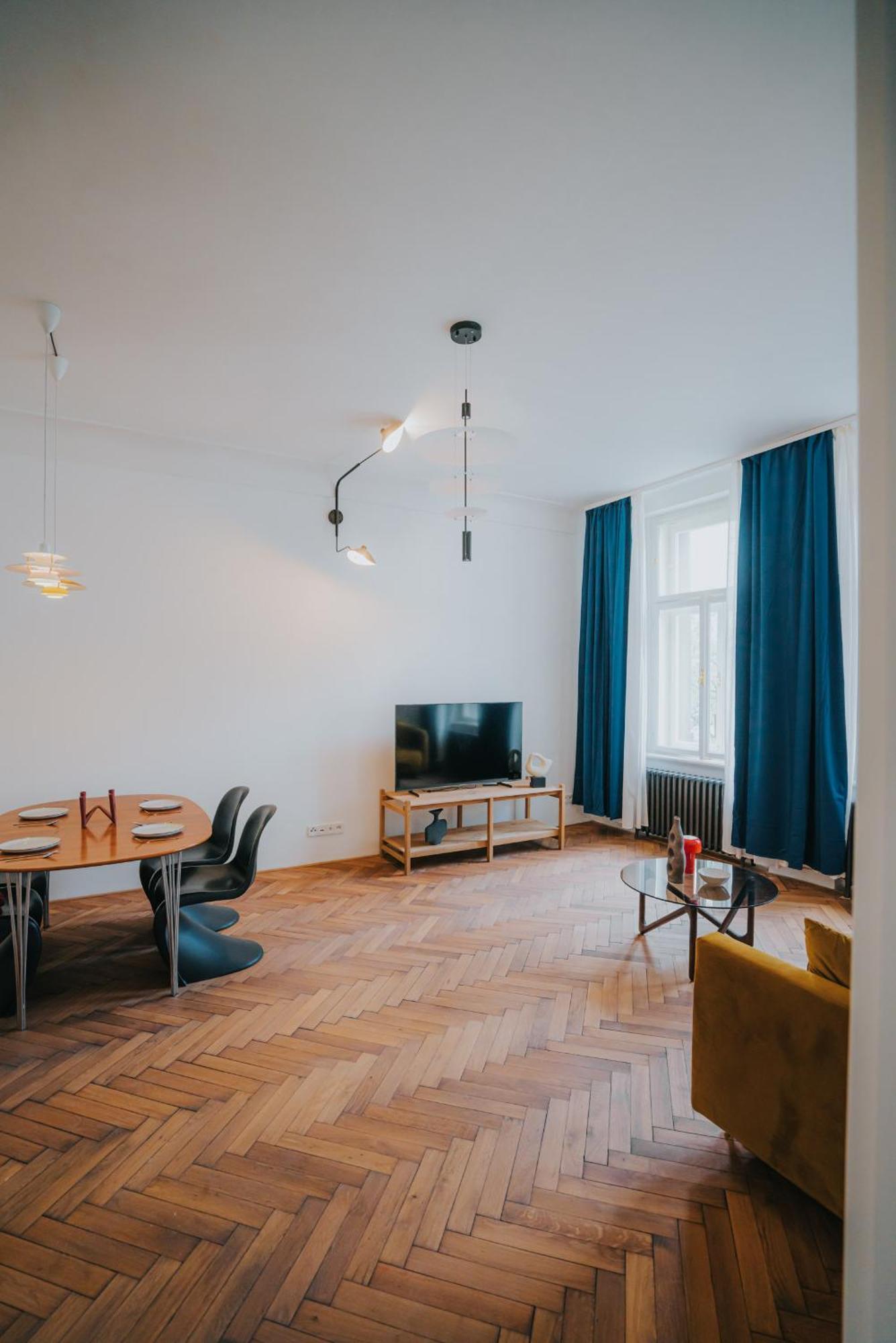 Bohemian Experience Aparthotel Прага Екстериор снимка