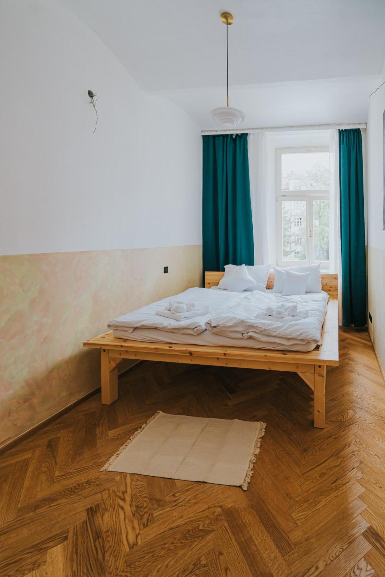 Bohemian Experience Aparthotel Прага Екстериор снимка