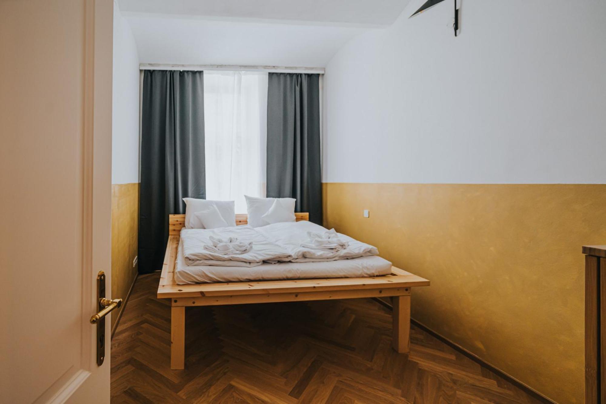 Bohemian Experience Aparthotel Прага Екстериор снимка