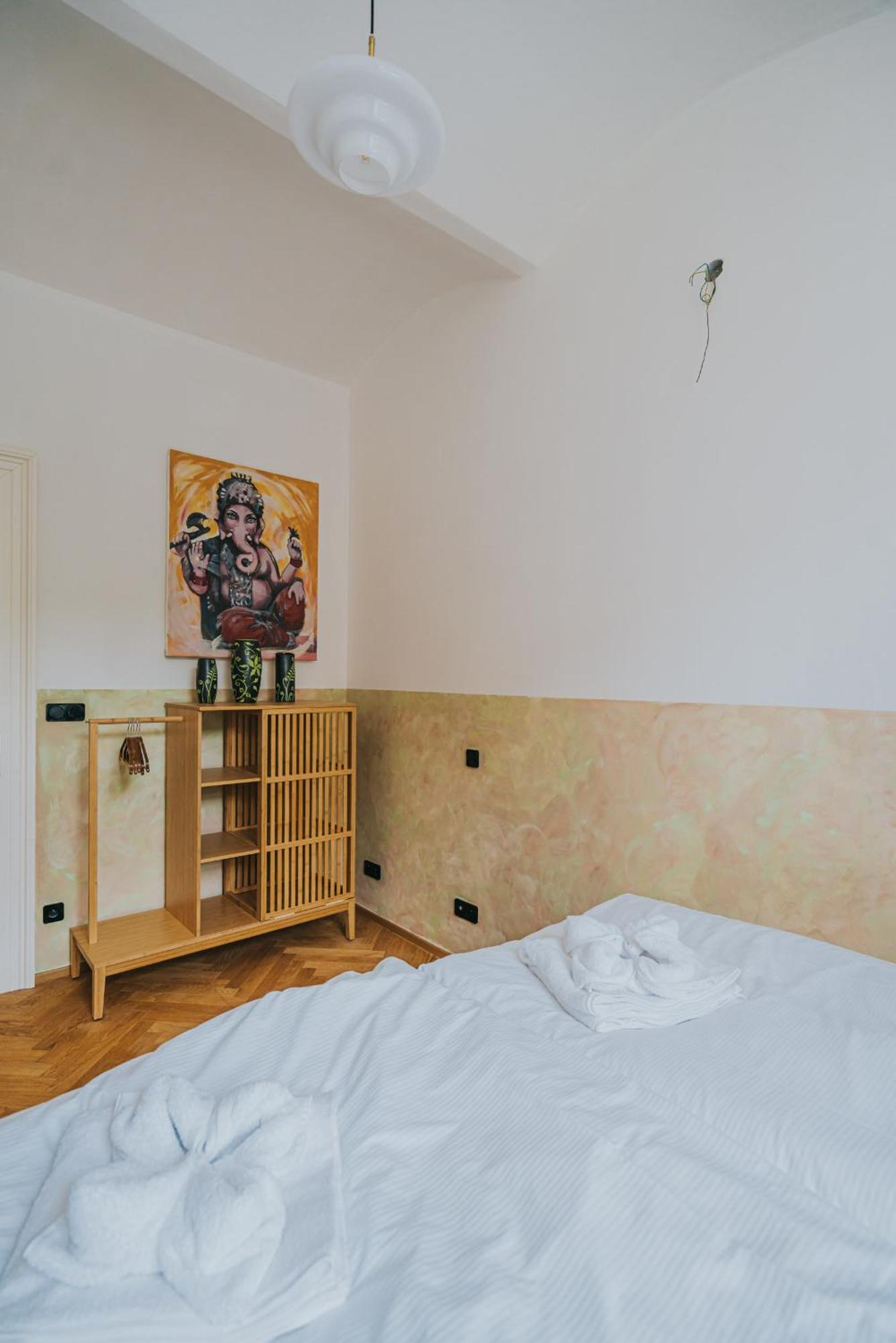 Bohemian Experience Aparthotel Прага Екстериор снимка