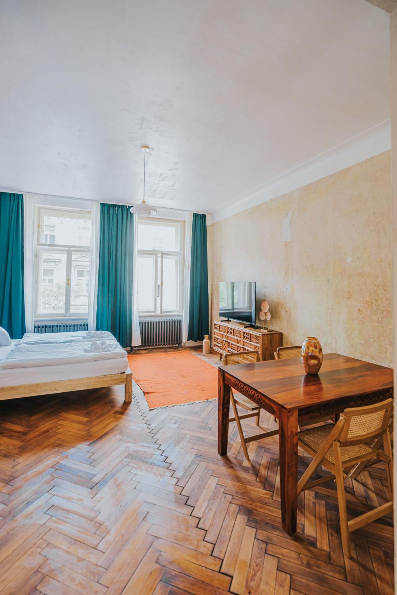 Bohemian Experience Aparthotel Прага Екстериор снимка