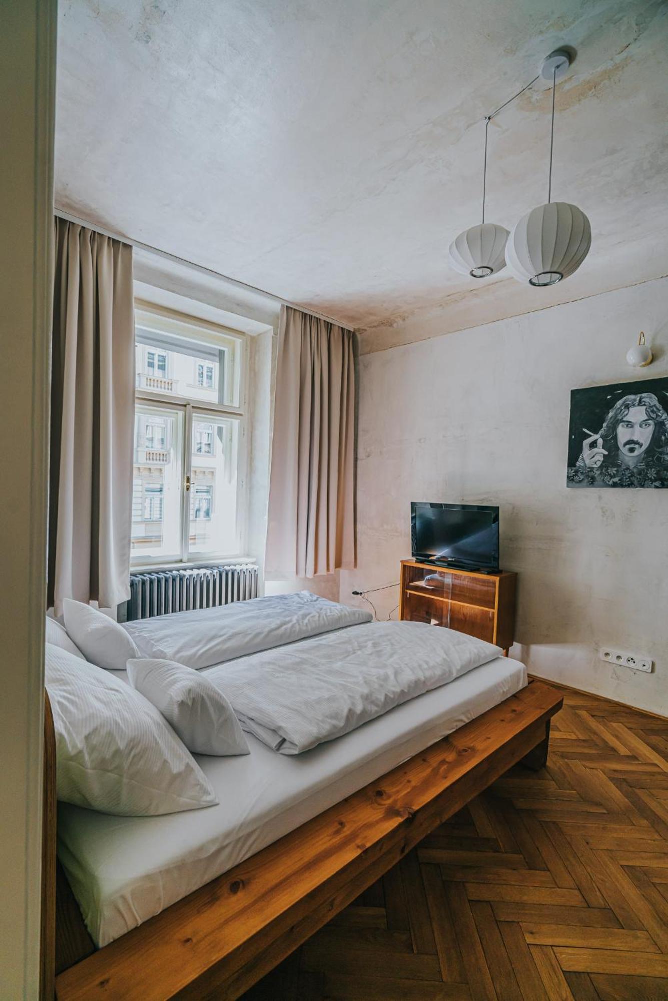 Bohemian Experience Aparthotel Прага Екстериор снимка