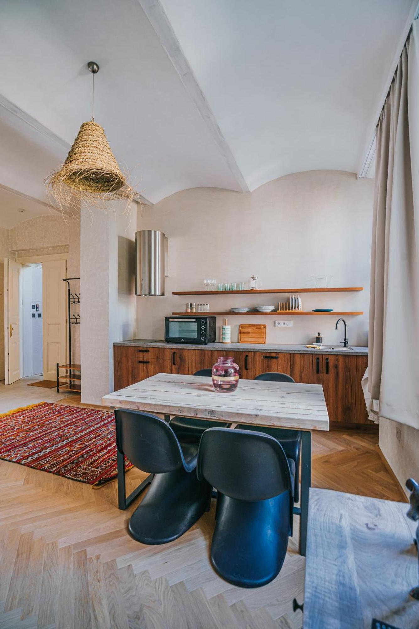 Bohemian Experience Aparthotel Прага Екстериор снимка