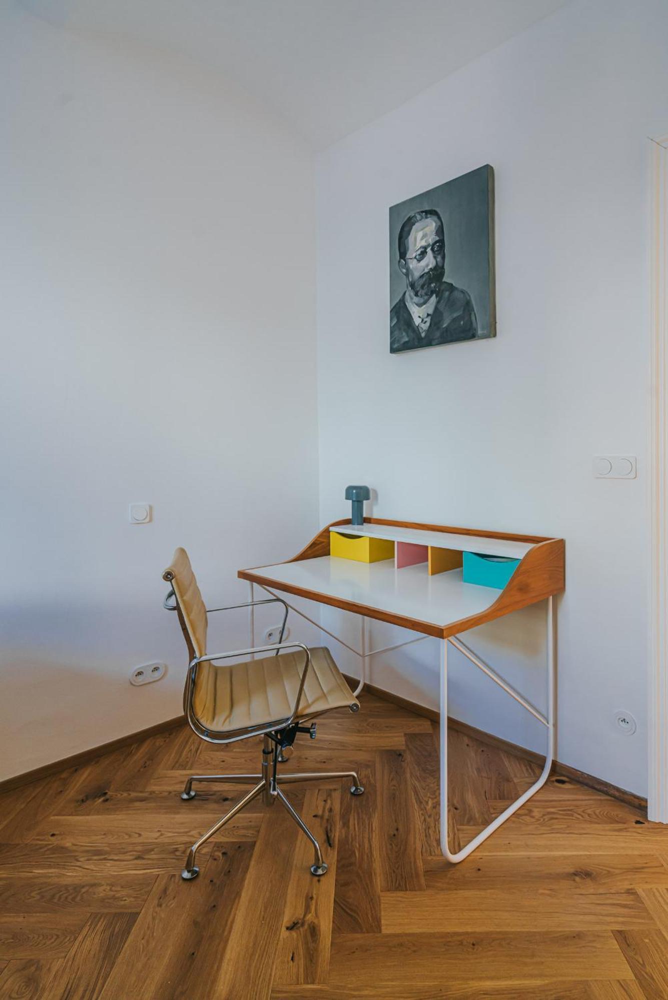Bohemian Experience Aparthotel Прага Екстериор снимка